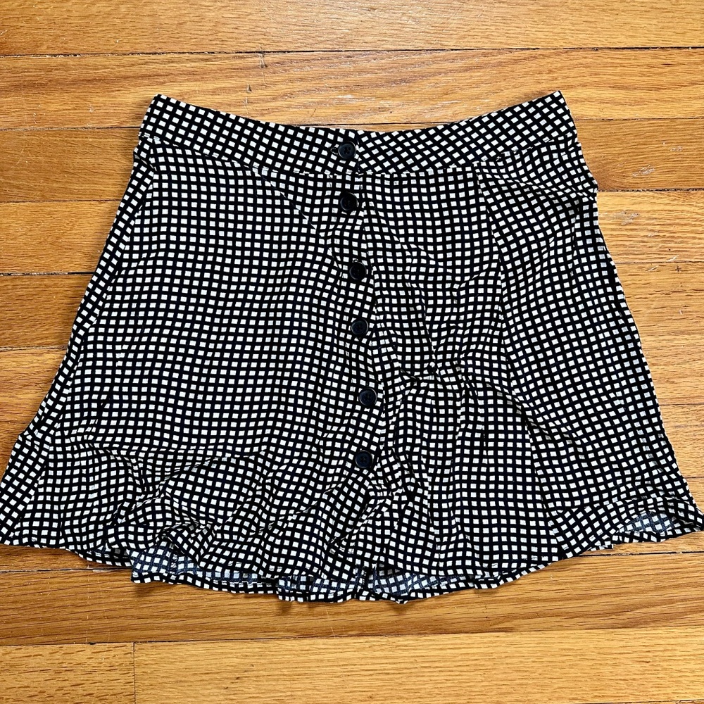 Forever 21 Monochrome Geometric Skirt black & white skater skirt button down xs